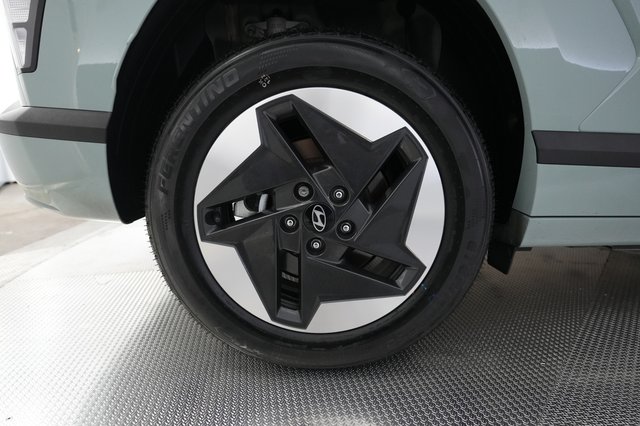 2024 Hyundai Kona Electric — photo 17 of 24