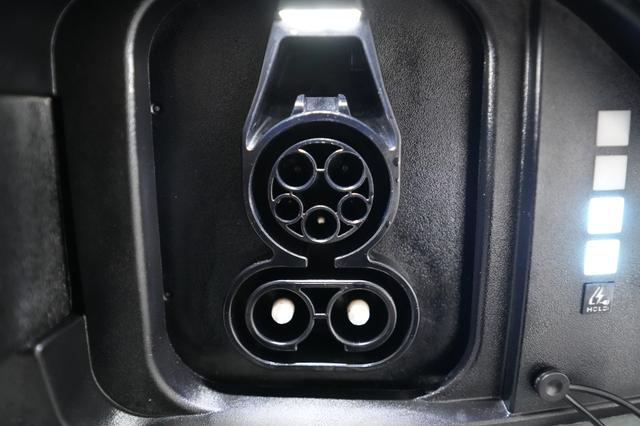 2024 Hyundai Kona Electric — photo 8 of 24