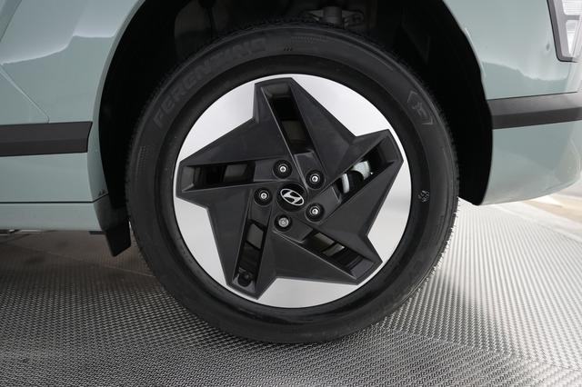 2024 Hyundai Kona Electric — photo 7 of 24