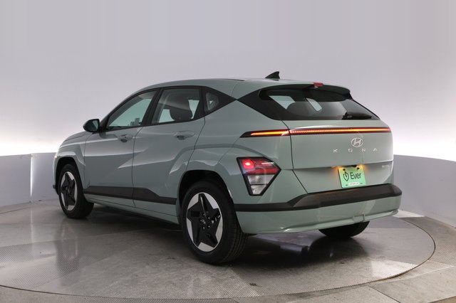 2024 Hyundai Kona Electric — photo 13 of 24