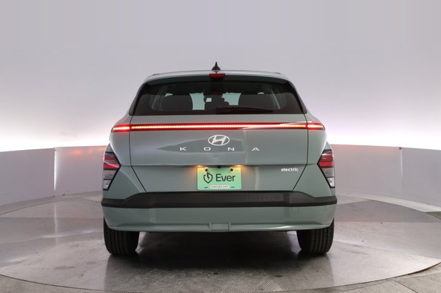2024 Hyundai Kona Electric — photo 12 of 24