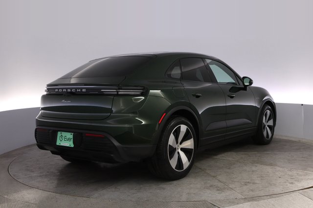 2025 Porsche Macan — photo 2 of 27