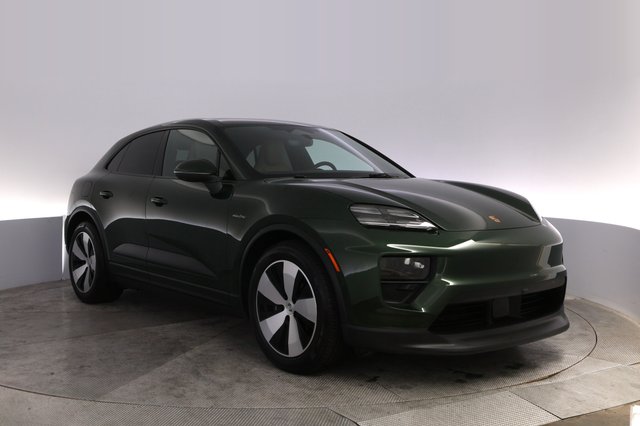 2025 Porsche Macan — photo 10 of 27