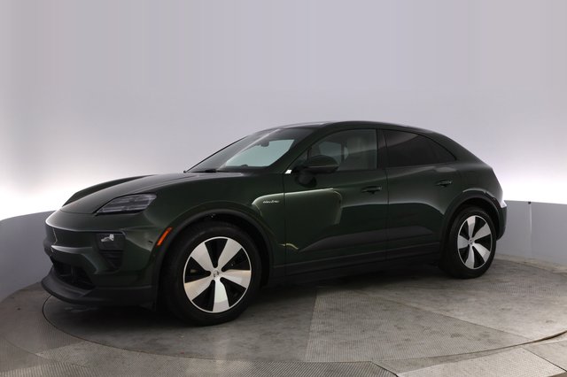 2025 Porsche Macan — photo 14 of 27