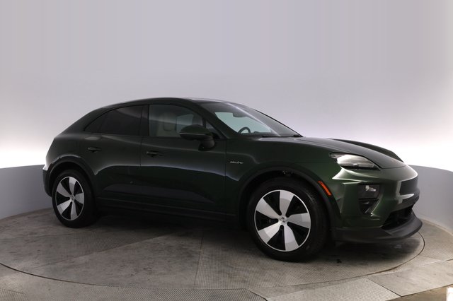 2025 Porsche Macan — photo 11 of 27