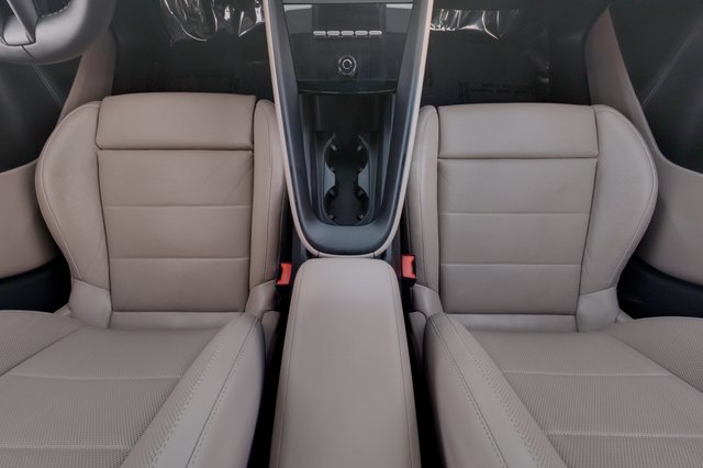 2025 Porsche Macan — photo 22 of 27