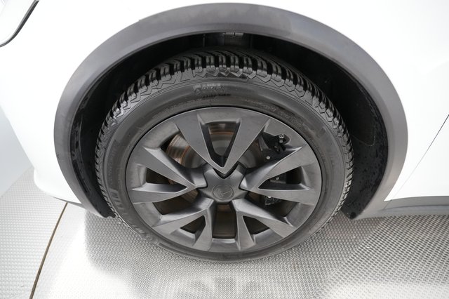 2022 Tesla Model X — photo 13 of 25