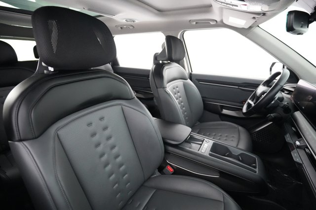 2024 Kia EV9 — photo 18 of 26