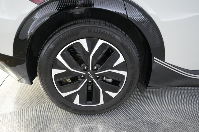 2022 Kia EV6 — photo 15 of 23