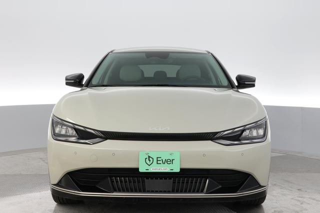 2022 Kia EV6 — photo 9 of 23