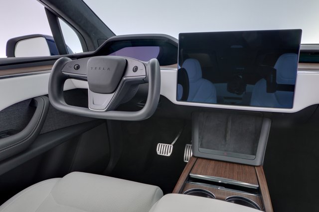 2023 Tesla Model X — photo 22 of 26