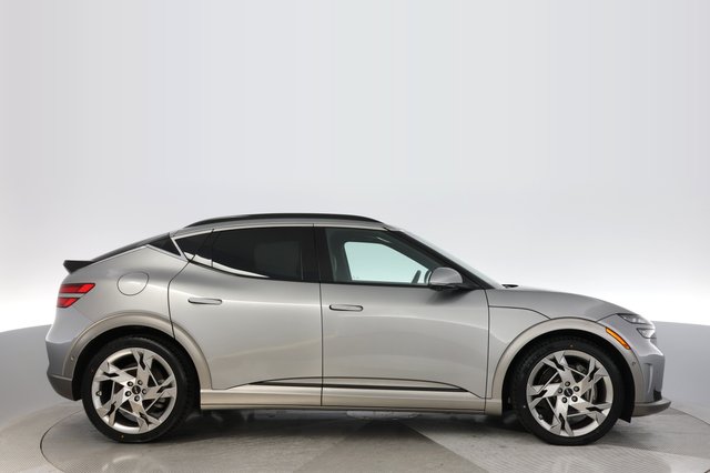 2023 Genesis GV60 — photo 10 of 22