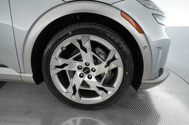 2023 Genesis GV60 — photo 13 of 22