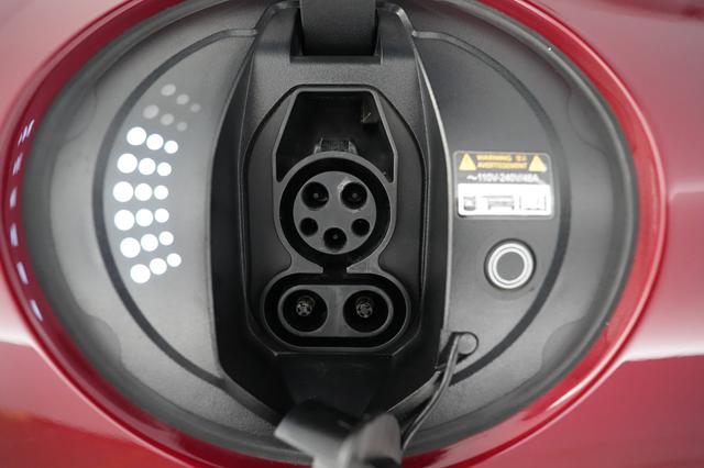 2023 Genesis GV60 — photo 8 of 22