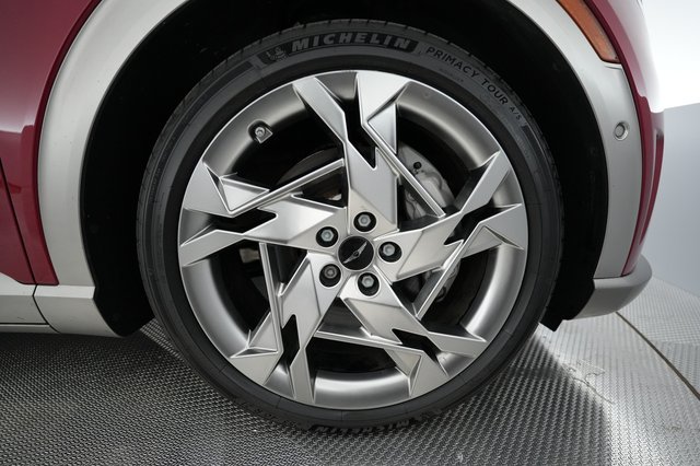 2023 Genesis GV60 — photo 14 of 22