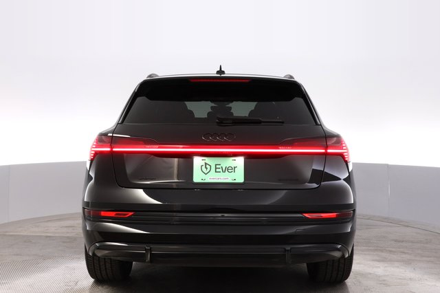 2023 Audi e-tron — photo 12 of 29