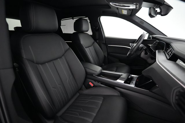2023 Audi e-tron — photo 18 of 29