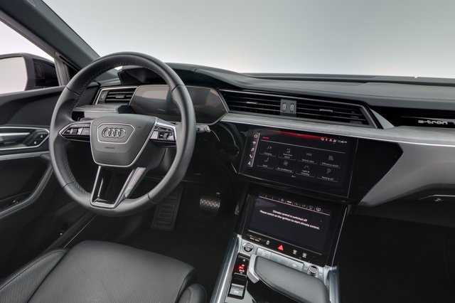 2023 Audi e-tron — photo 20 of 29