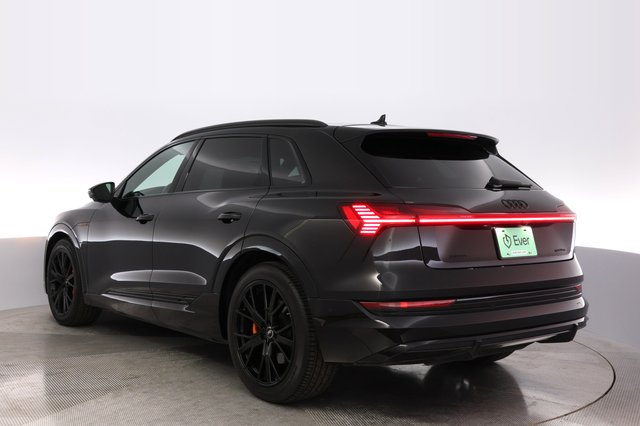 2023 Audi e-tron — photo 13 of 29