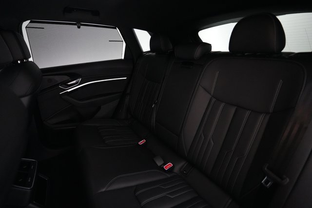 2023 Audi e-tron — photo 19 of 29