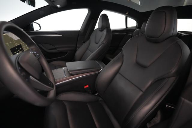 2023 Tesla Model S — photo 3 of 24