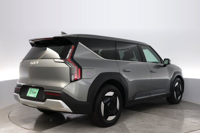 2024 Kia EV9 — photo 2 of 27
