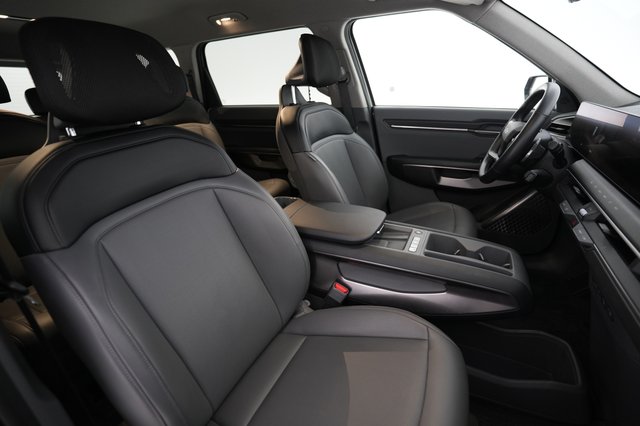 2024 Kia EV9 — photo 18 of 27