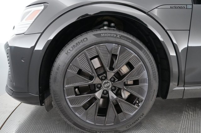 2024 Audi Q8 e-tron — photo 16 of 21