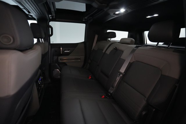 2025 GMC Hummer EV SUV — photo 19 of 21