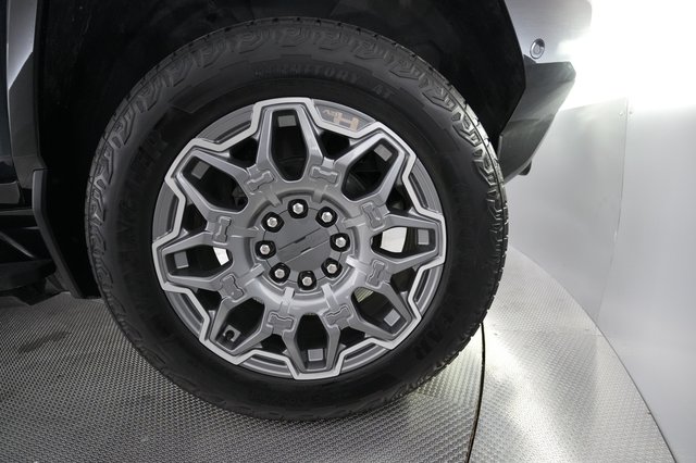 2025 GMC Hummer EV SUV — photo 15 of 21