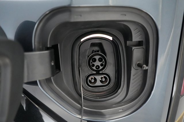 2025 GMC Hummer EV SUV — photo 8 of 21