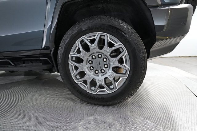 2025 GMC Hummer EV SUV — photo 17 of 21