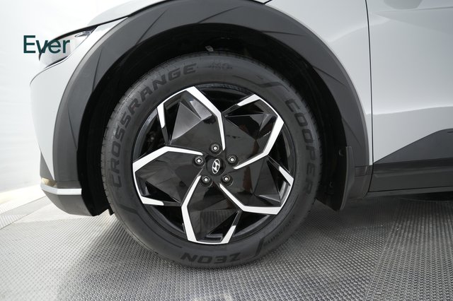 2024 Hyundai IONIQ 5 — photo 15 of 24