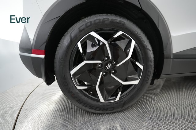 2024 Hyundai IONIQ 5 — photo 17 of 24