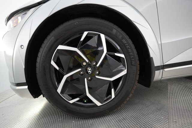2024 Hyundai IONIQ 5 — photo 15 of 24
