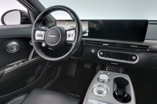 2024 Genesis GV60 — photo 18 of 22