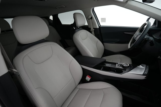 2025 Kia EV6 — photo 18 of 26