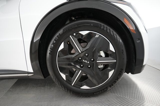 2025 Kia EV6 — photo 17 of 26