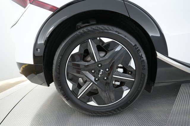 2025 Kia EV6 — photo 16 of 26