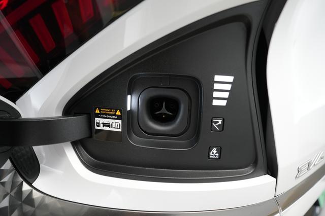 2025 Kia EV6 — photo 8 of 26