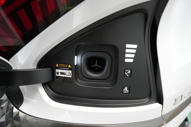 2025 Kia EV6 — photo 8 of 26