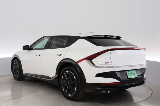 2025 Kia EV6 — photo 13 of 26
