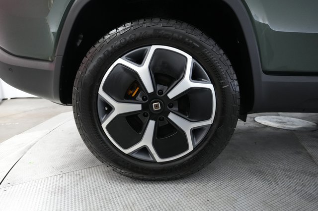 2023 Rivian R1S — photo 17 of 25