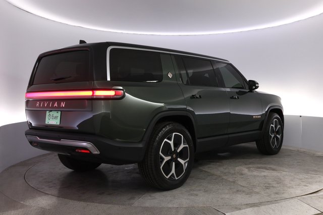 2023 Rivian R1S — photo 2 of 25