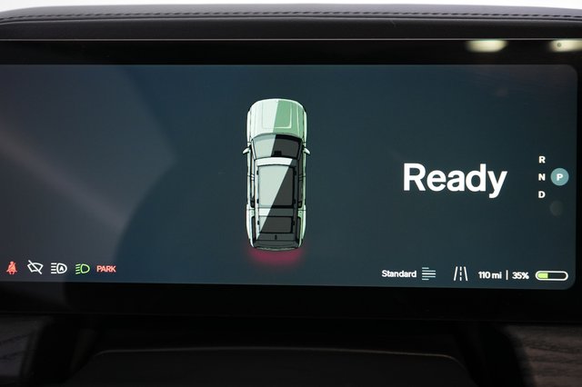 2023 Rivian R1S — photo 23 of 25