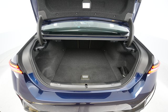 2025 BMW i5 — photo 6 of 23