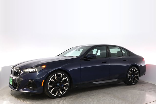 2025 BMW i5 — photo 14 of 23