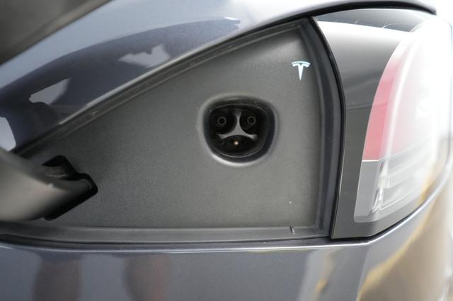 2023 Tesla Model S — photo 8 of 21