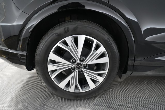 2023 Audi Q4 e-tron — photo 7 of 18