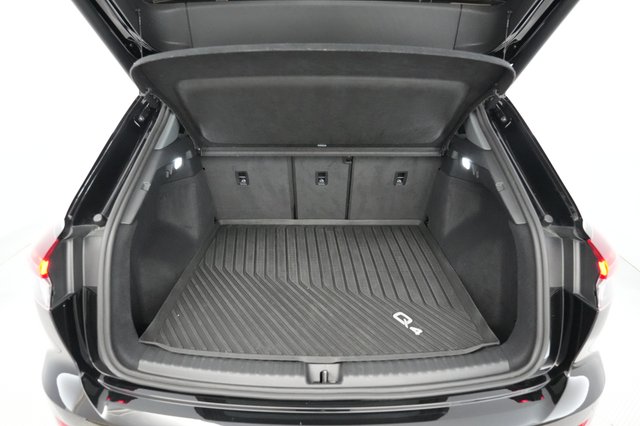 2023 Audi Q4 e-tron — photo 6 of 18